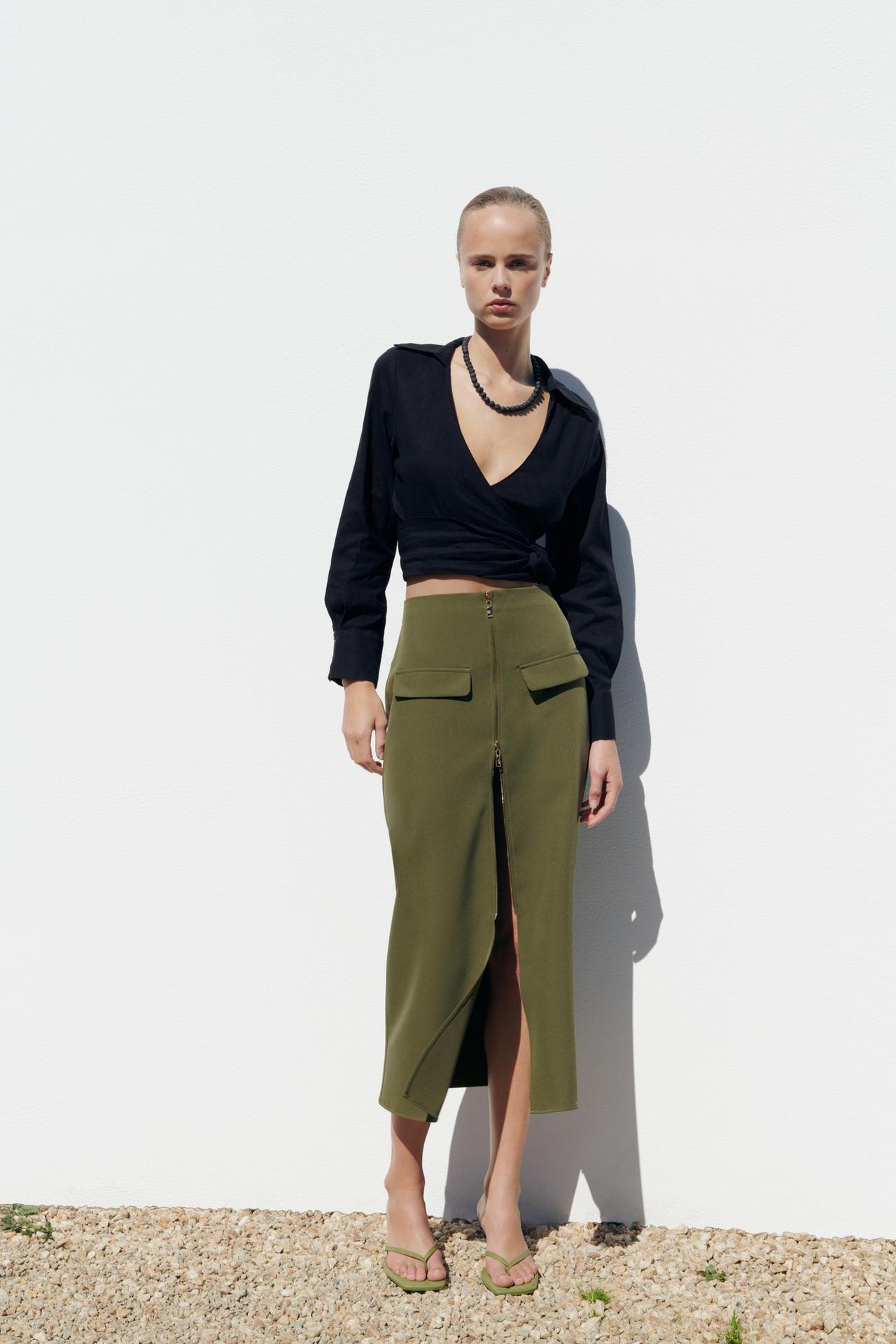 Zara khaki green High-waist cargo skirt with a front flap pockets. Front slit at the hem. Fastens at the front with golden zip.