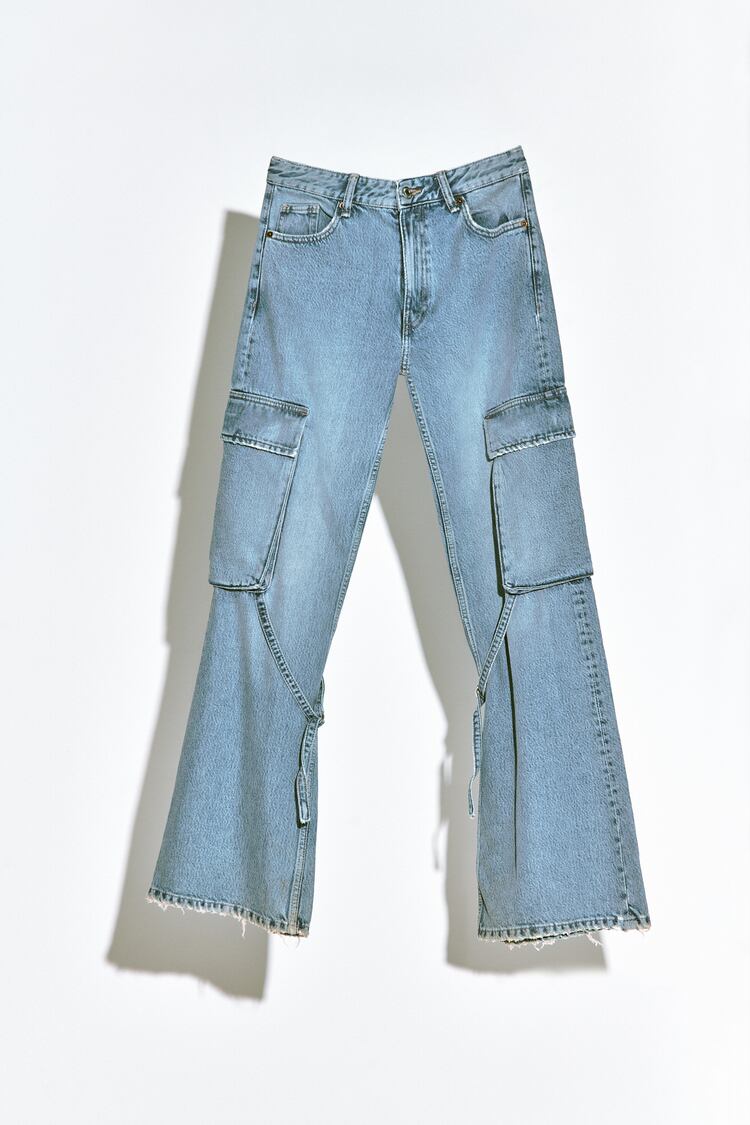 zara.com | CARGO TRF JEANS WITH A MID-RISE