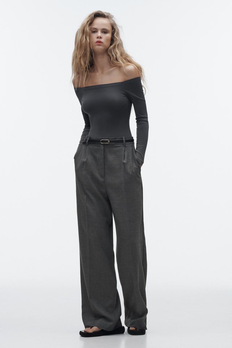 Podoba 0 od HLAČE S ŠIROKIMI HLAČNICAMI IN GUBAMI iz Zare