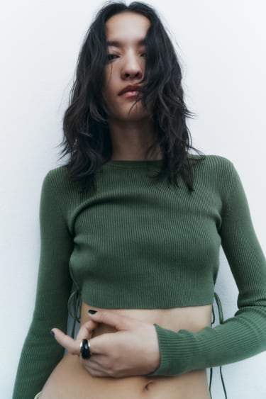 Image 0 of SIDE VENT KNIT CROP TOP from Zara
