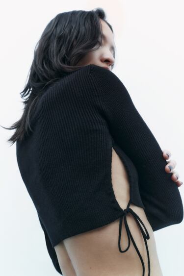 Image 0 of KNIT CROP TOP WITH SIDE VENTS from Zara