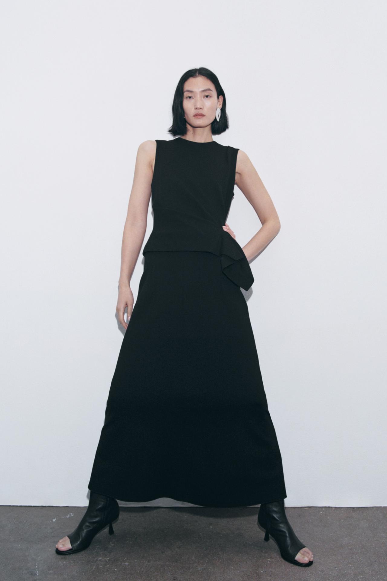 Zara draped Sleeveless top made of a viscose blend. Black top with a Round neckline, Asymmetric hem and draped fabric. Invisible back zip fastening.