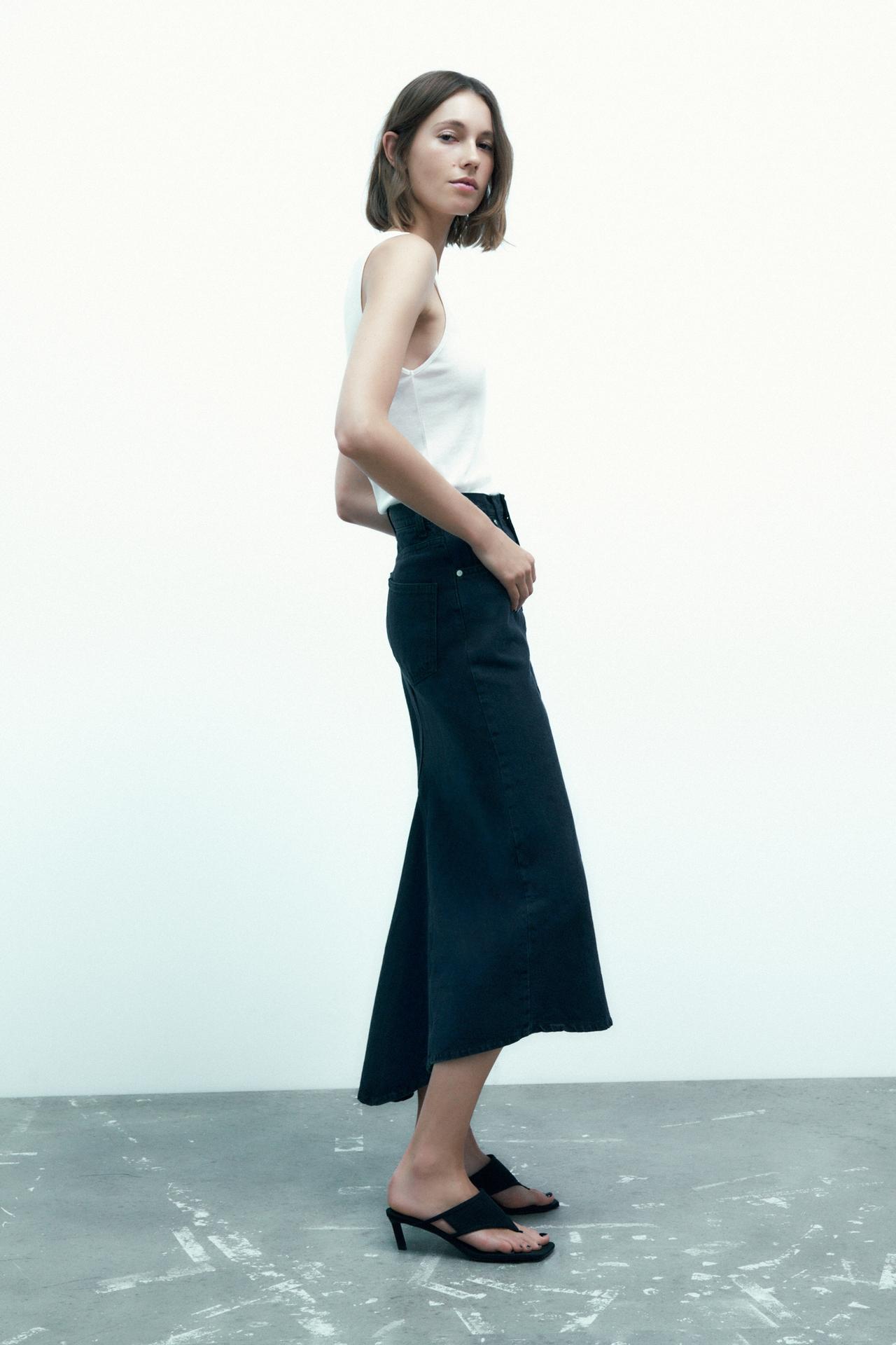 Zara High-waist midi skirt with belt loops and a five-pocket design. Flared asymmetric hem. Front zip fly and button fastening.
