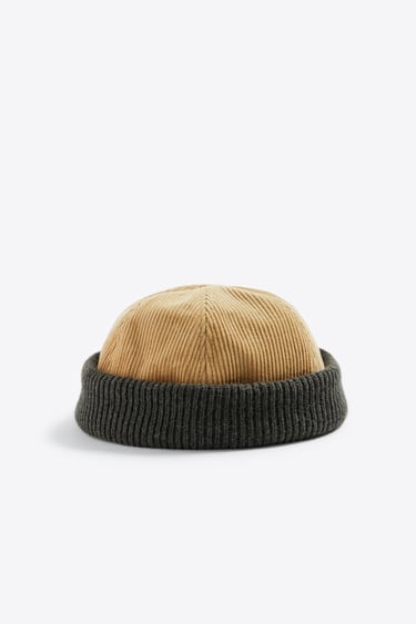 Image 0 of COMBINATION SHORT HAT from Zara