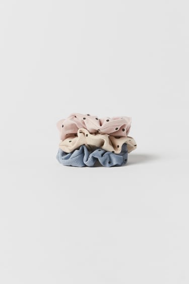 Image 0 of THREE-PACK OF DOTTED SCRUNCHIES from Zara