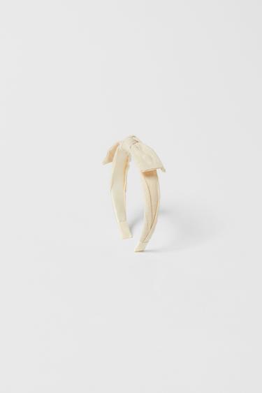 PASADOR LAZO BORDADOS - Crudo de Zara