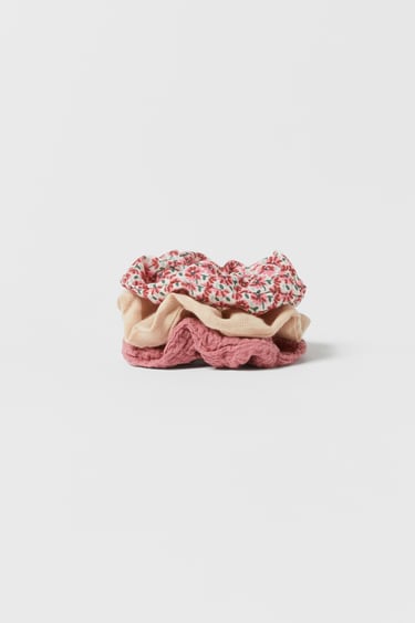 Image 0 of THREE-PACK OF FLORAL SCRUNCHIES from Zara