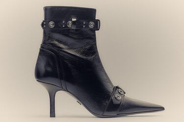 STUDDED STRAP LEATHER ANKLE BOOTS