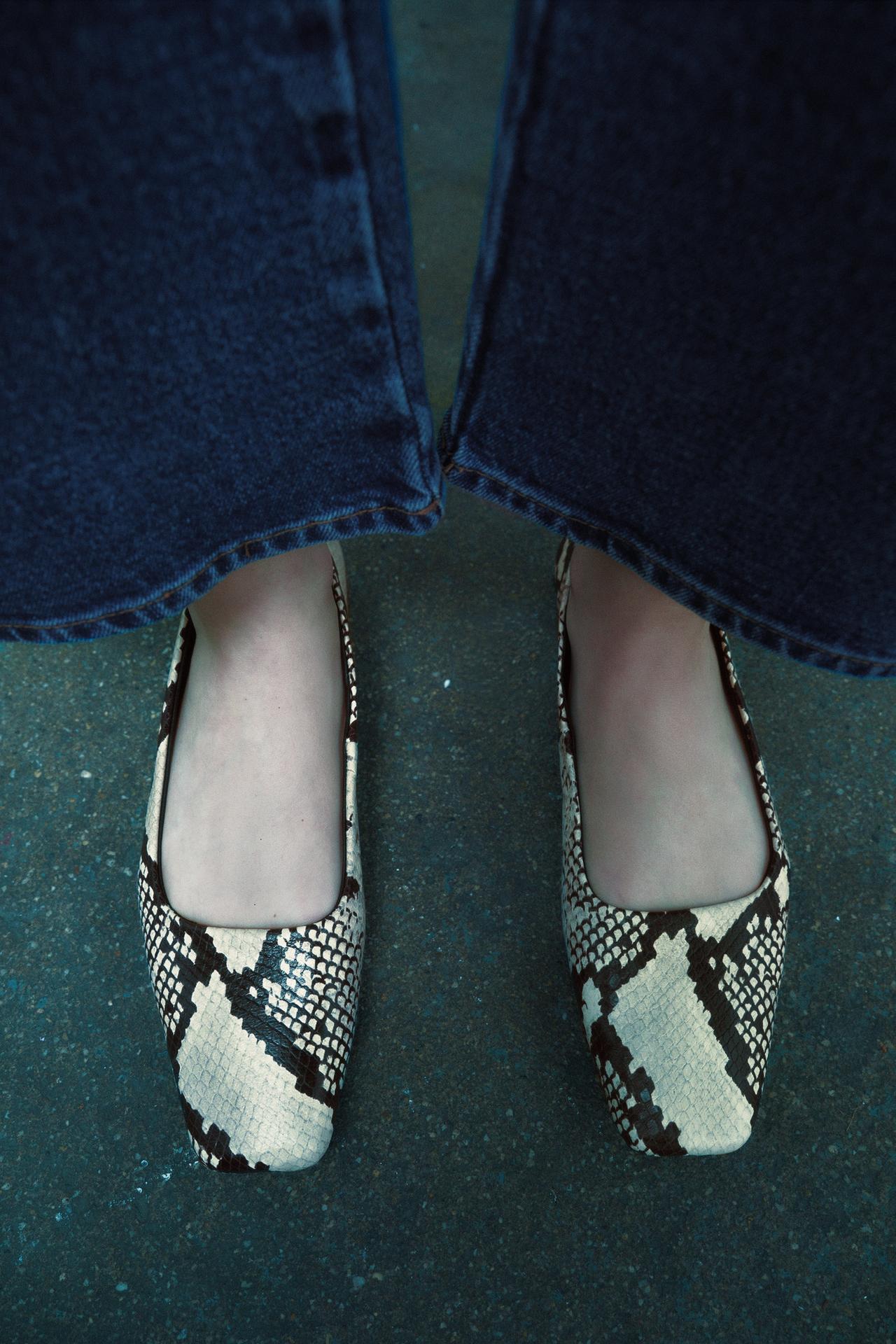 Zara ANIMAL PRINT LEATHER BALLERINAs with a snake style print, Square vamps, and squared-off Pointed toes.