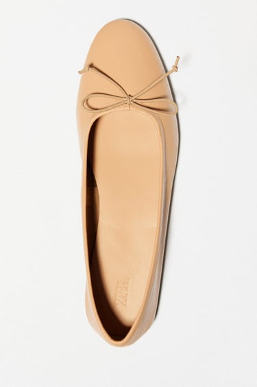 Image 0 of LEATHER BALLERINAS WITH BOW DETAIL from Zara