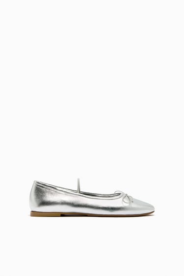 Image 0 of METALLIC LEATHER BALLET FLATS WITH BOW DETAIL from Zara