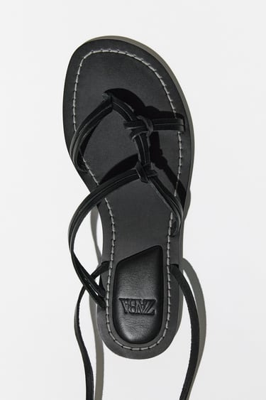 Image 0 of LOW-HEELED STRAPPY LEATHER SANDALS from Zara