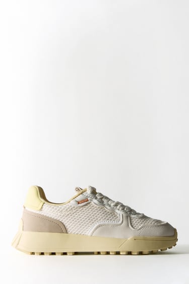 Image 0 of CONTRAST RUNNING TRAINERS from Zara