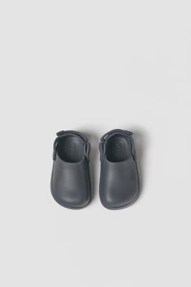 ภาพ 0 จาก BABY/ รองเท้าหัวปิดเคลือบยางสีล้วน จาก Zara