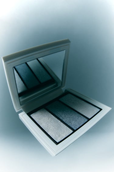 Image 0 of POWDER HIGHLIGHTERS PALETTE from Zara