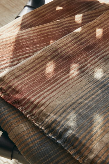 Image 0 of STRIPED COTTON AND LINEN BLANKET from Zara