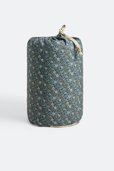 Image 0 of MULTICOLORED FLORAL SLEEPING BAG from Zara