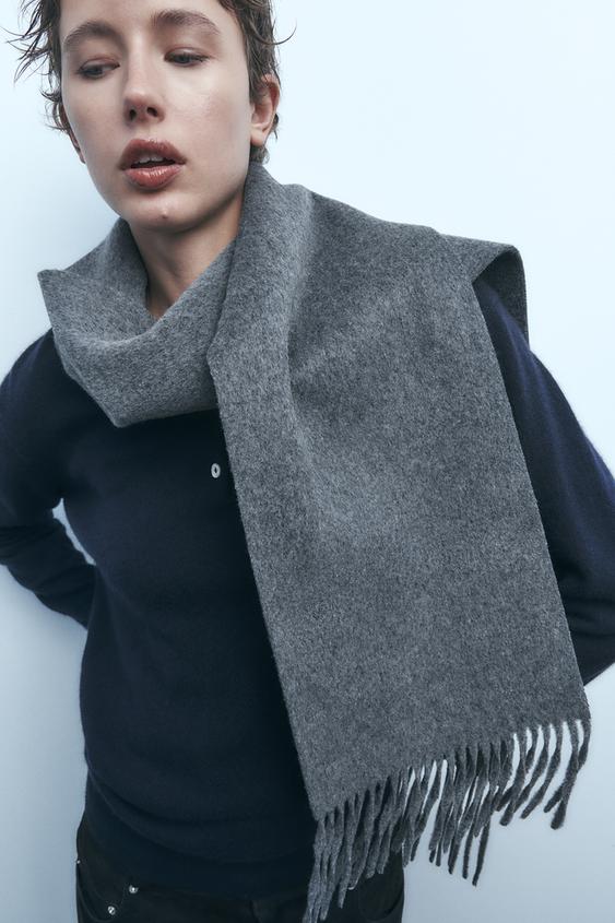 VLNĚNÁ ŠÁLA S TŘÁSNĚMI - Tmavě šedá od Zara - Obrázek 0