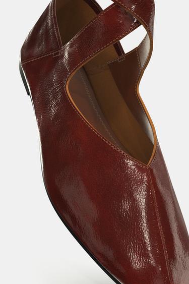 BALLERINES EFFET VERNI BOUCLE - Marron de Zara - Image 4