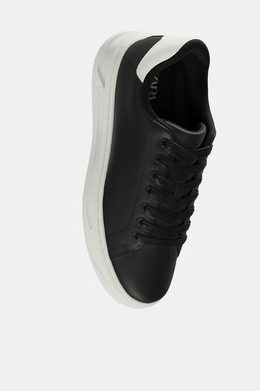BASKET À SEMELLE ÉPAISSE - Noir de Zara - Image 2