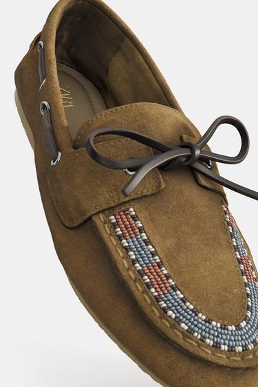 MOCASSINS EN CROÛTE DE CUIR BRODÉS - Vert kaki de Zara - Image 6