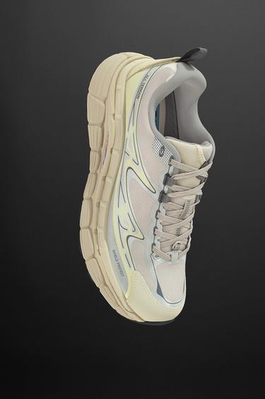 RUNNING TRAINERS - White by Zara