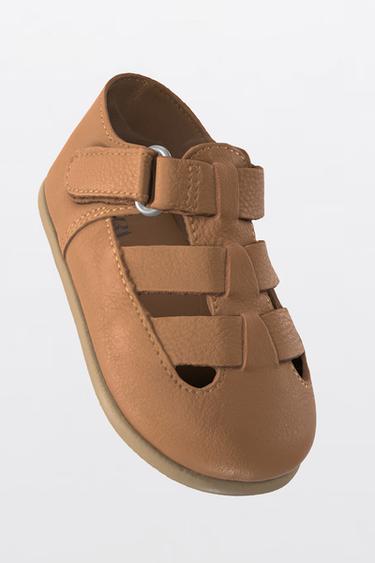 SANDALES STYLE PLAGE BAREFOOT EN CUIR - Marron de Zara - Image 1