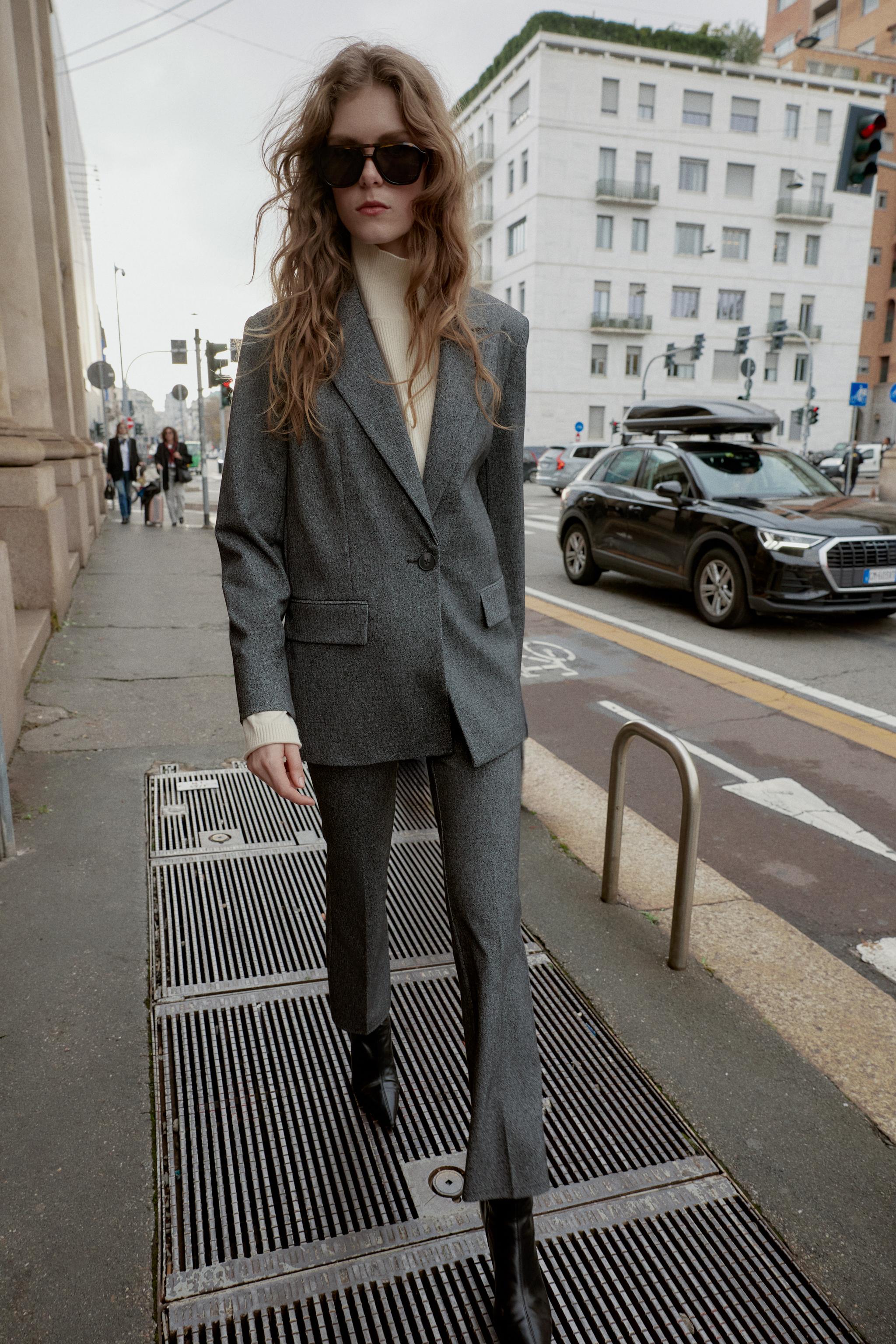 STRAIGHT FIT BLAZER WITH SHOULDER PADS