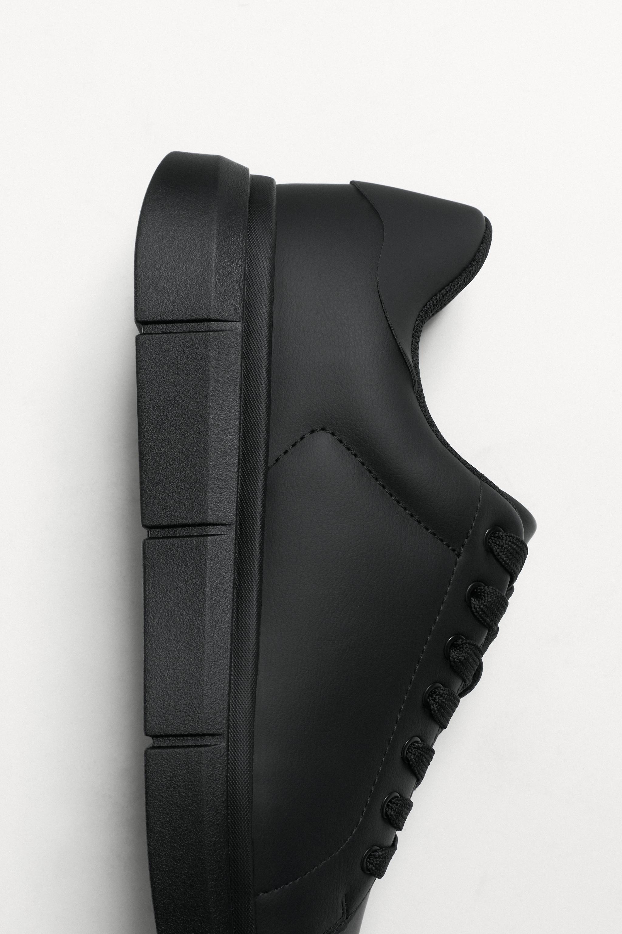 Zapatillas negras de hombre de Zara, H&M, Mango