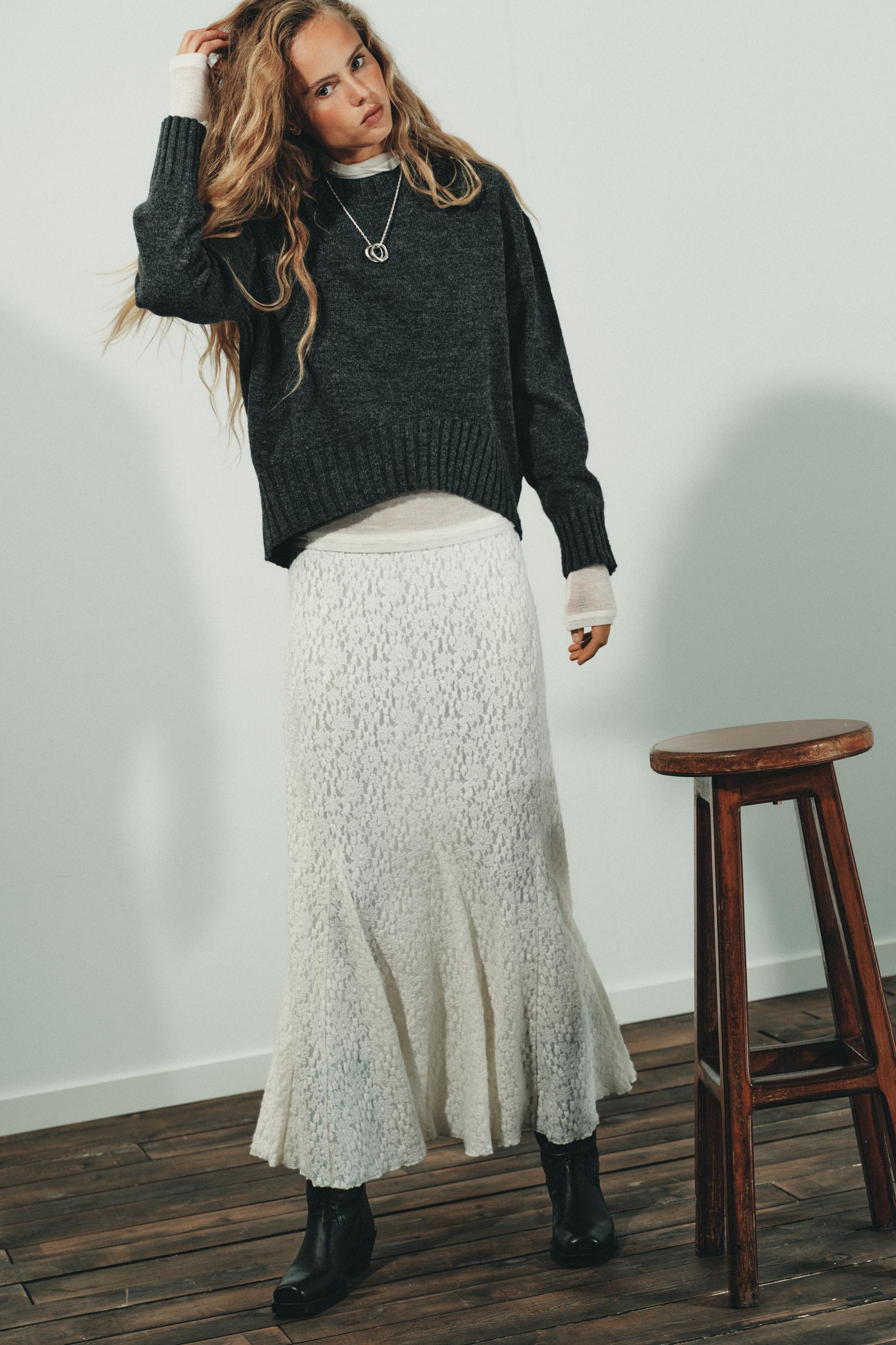 RIBBED KNIT SWEATER