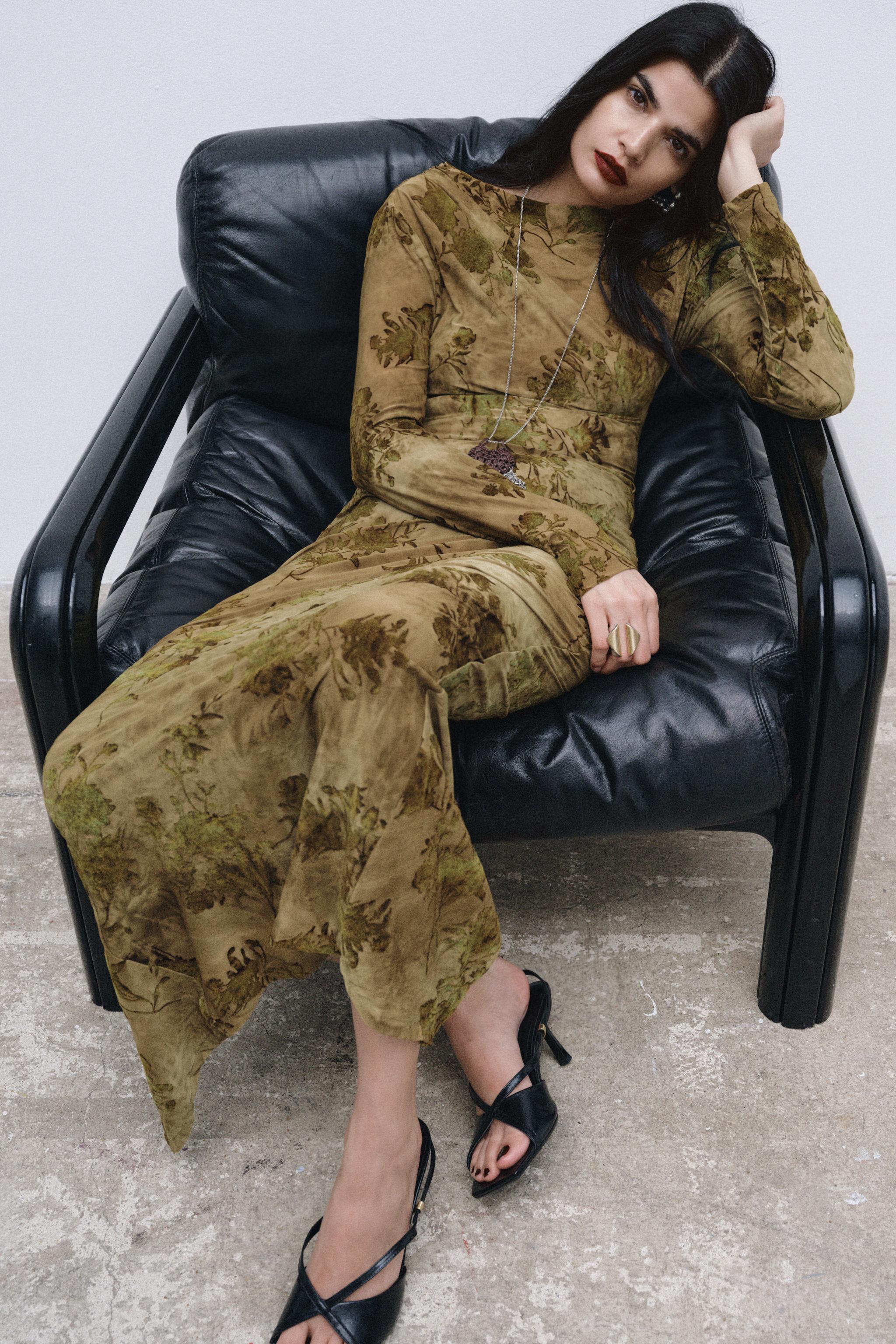GATHERED FLOCKED DRESS