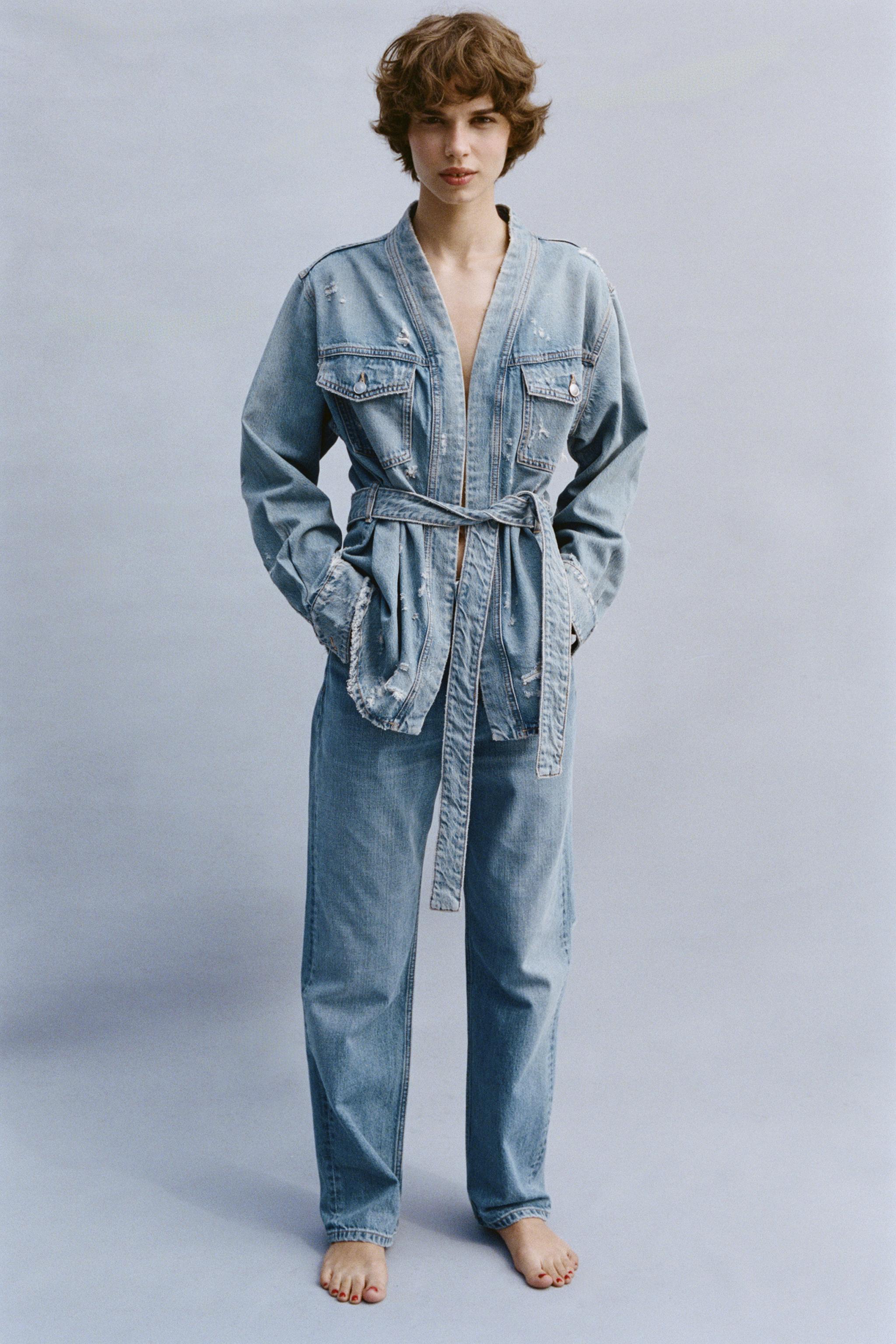 RIPPED HIGH-WAIST MOM FIT JEANS