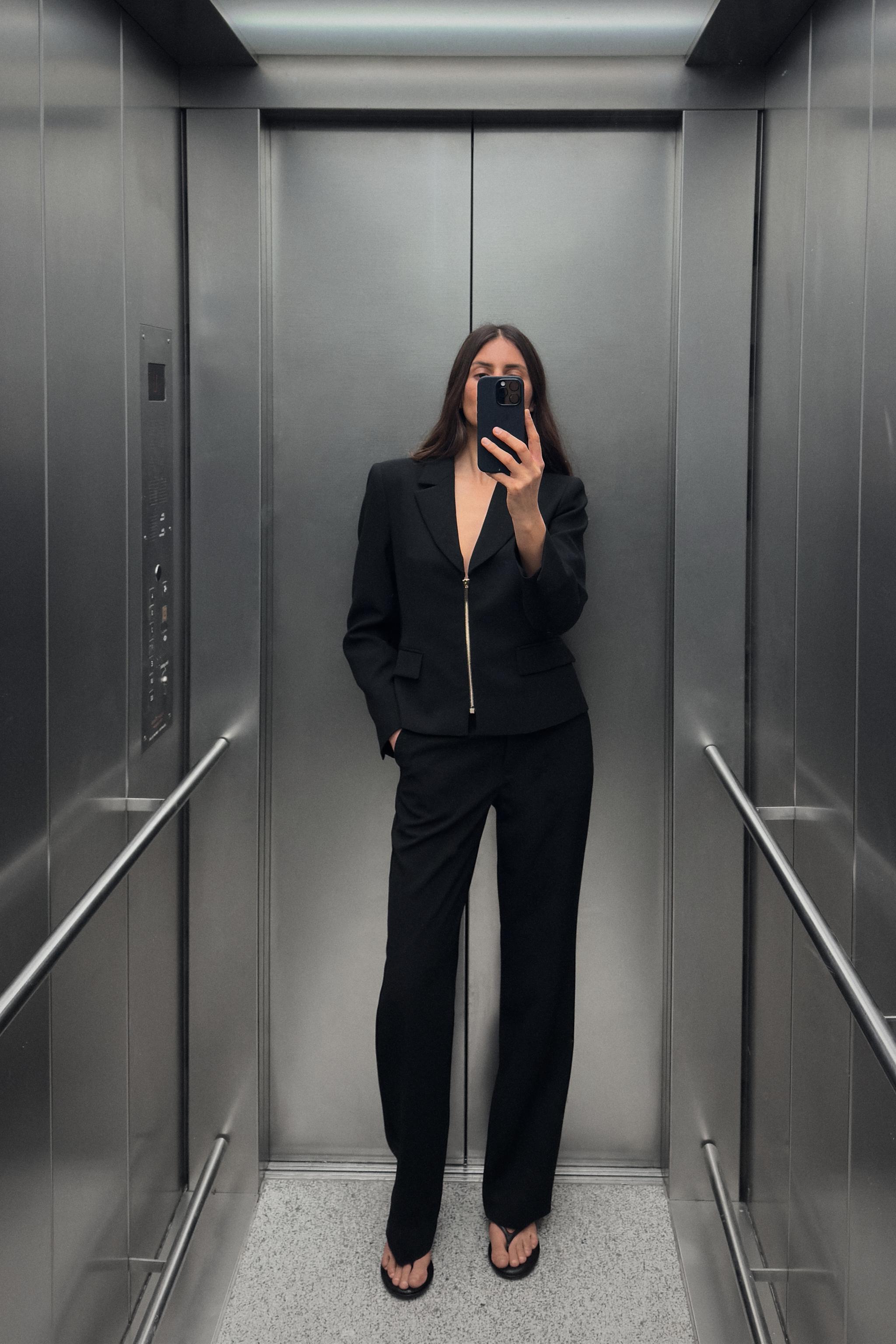 ZIP-UP BLAZER WITH SHOULDER PADS