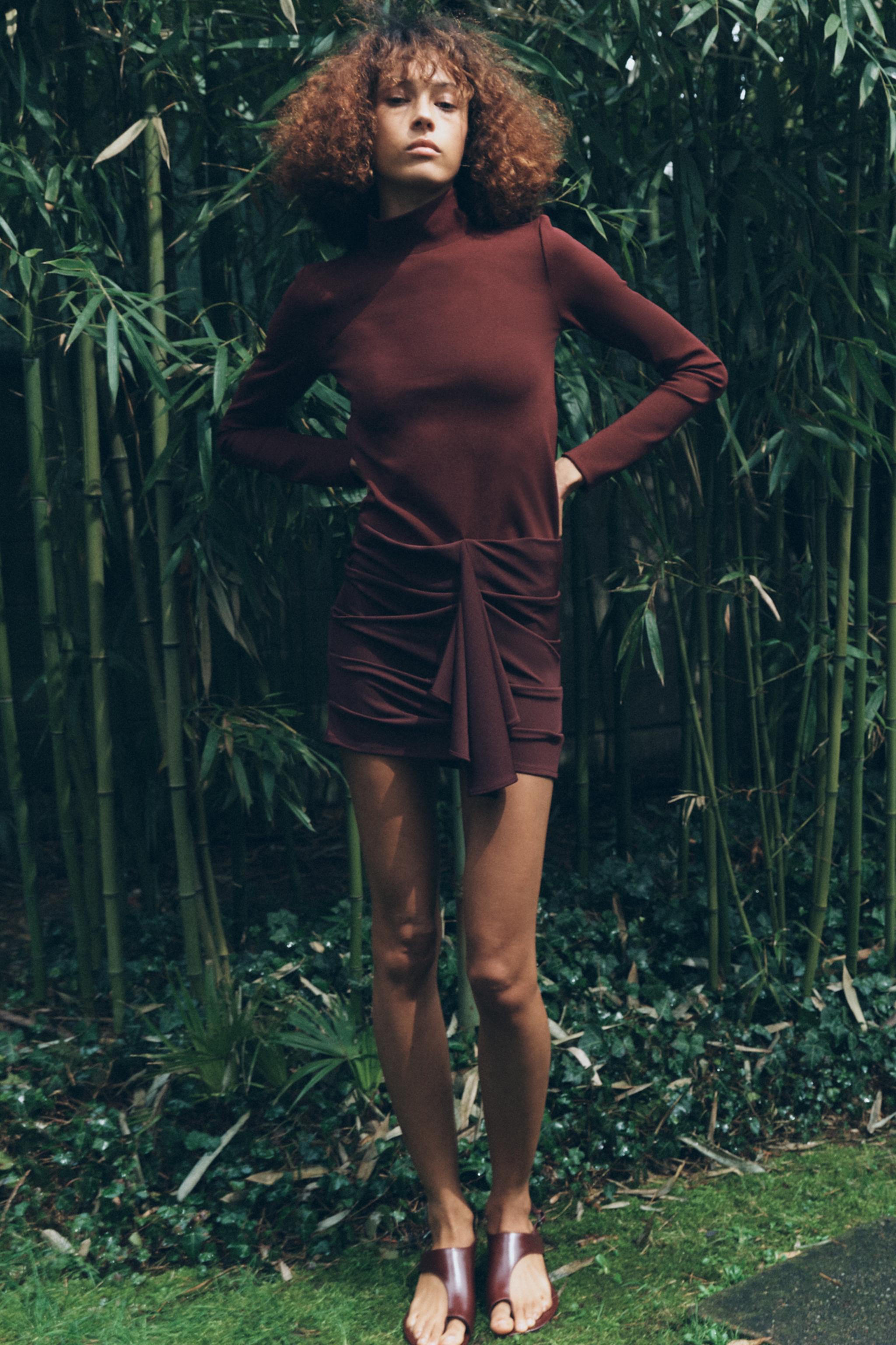 SHORT DRESS WITH OPENING