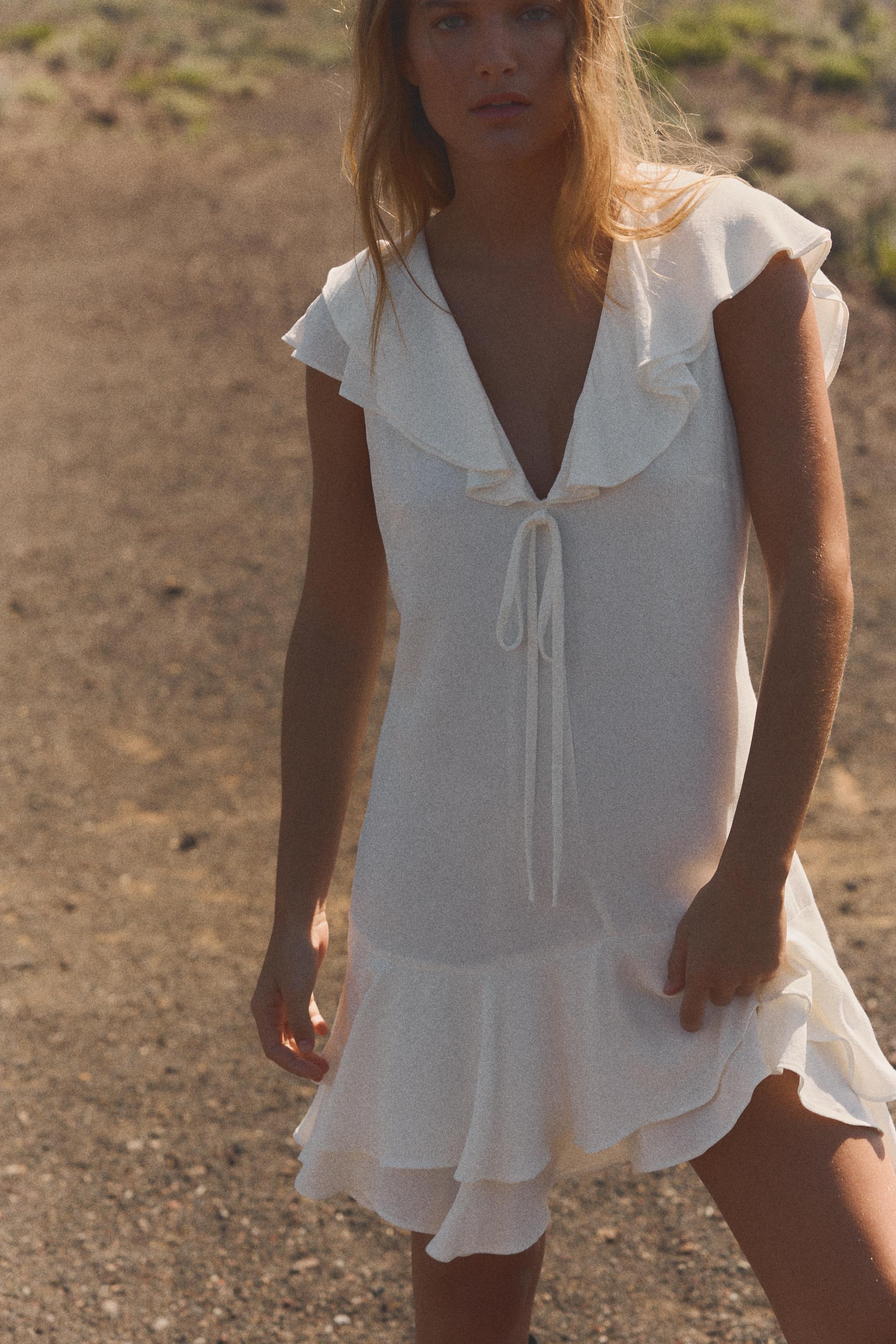 SHORT RUFFLED DRESS WITH TIE