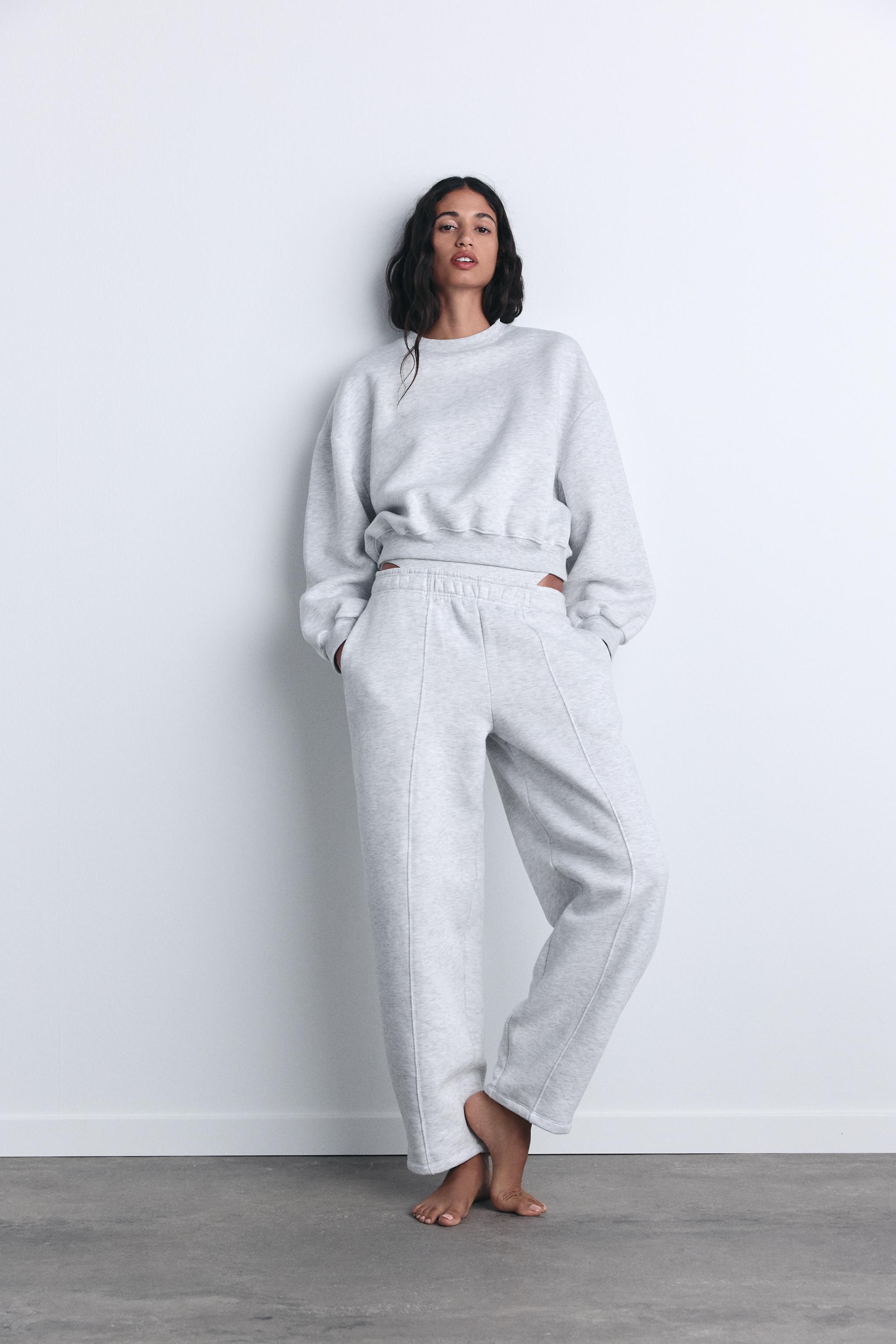 BASIC PLUSH SWEATSHIRT
