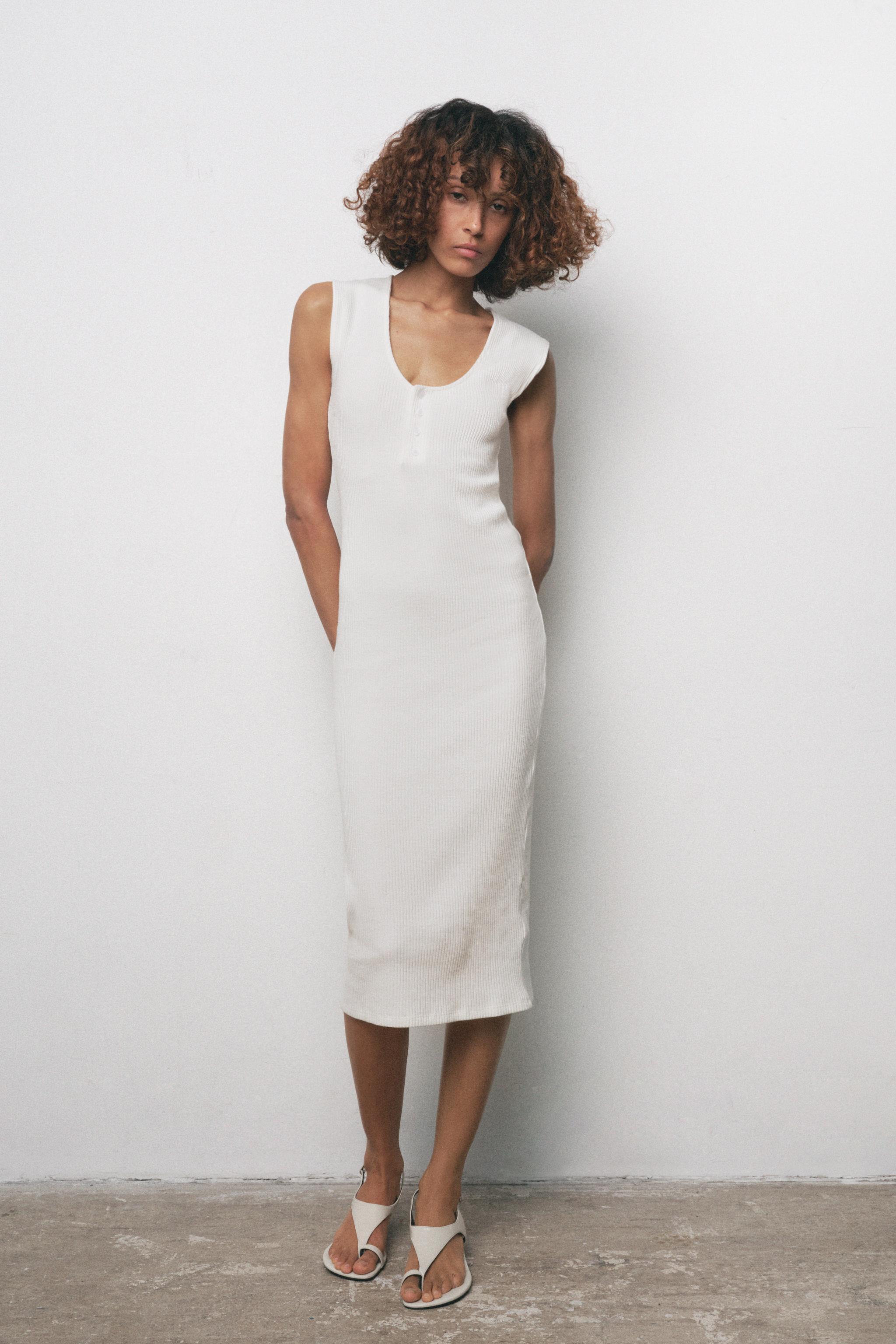 RIBBED BUTTON-FRONT MIDI DRESS