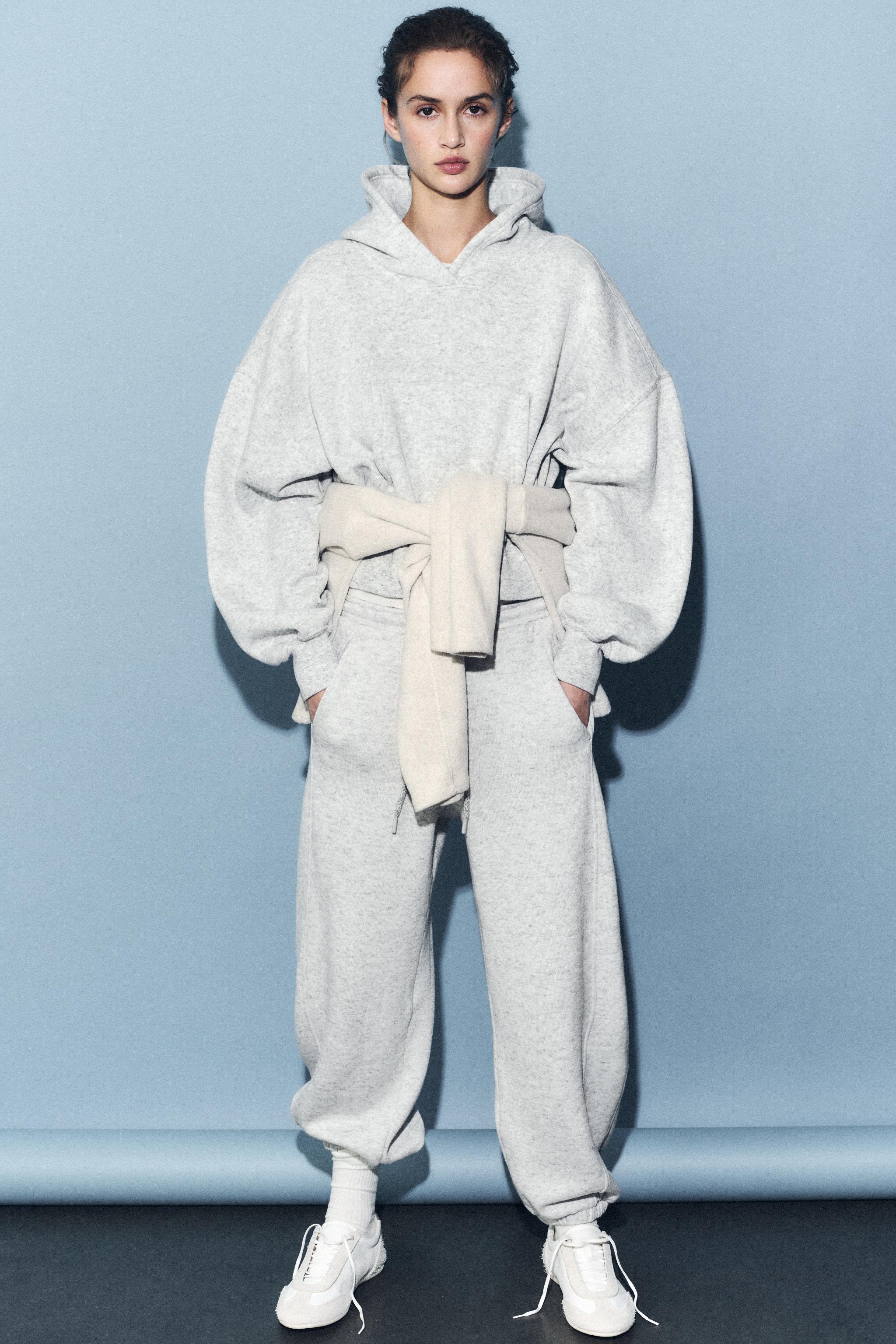 HOODED SWEATSHIRT WITH POCKET