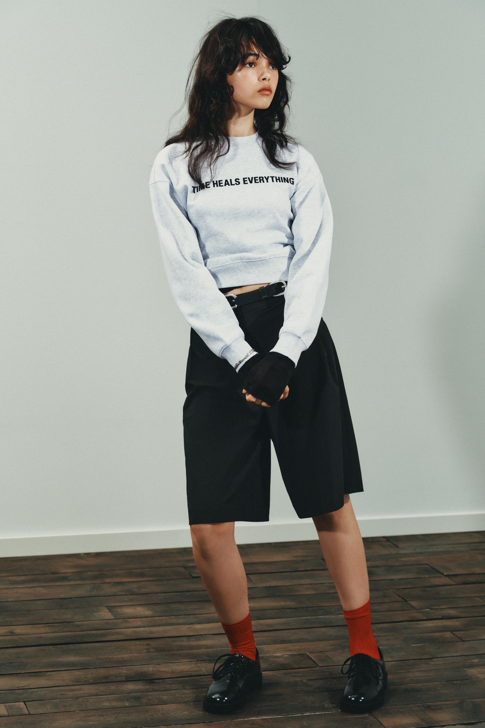 SWEATSHIRT WITH CONTRAST SLOGAN