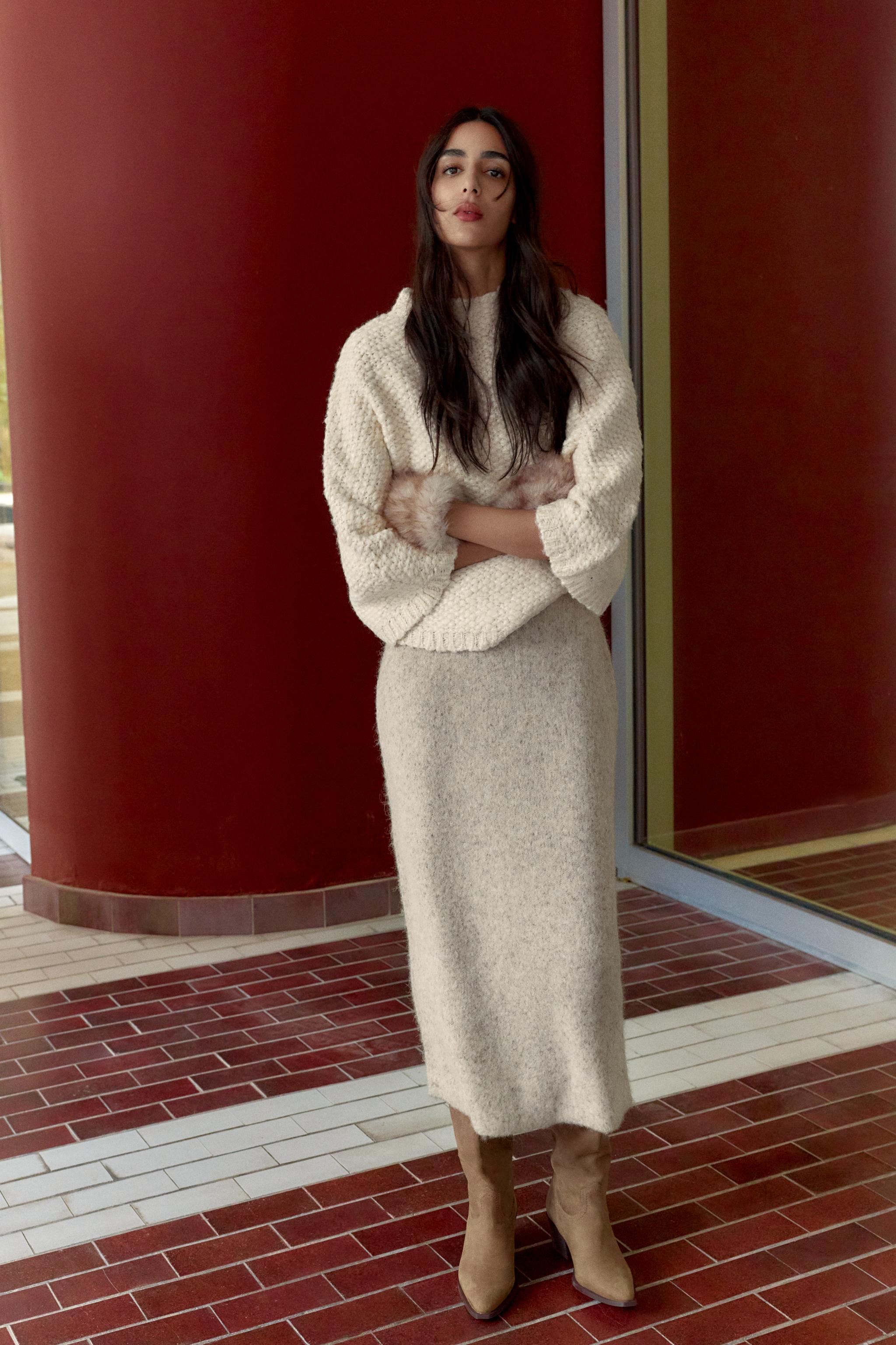 THICK KNIT CAPE JUMPER