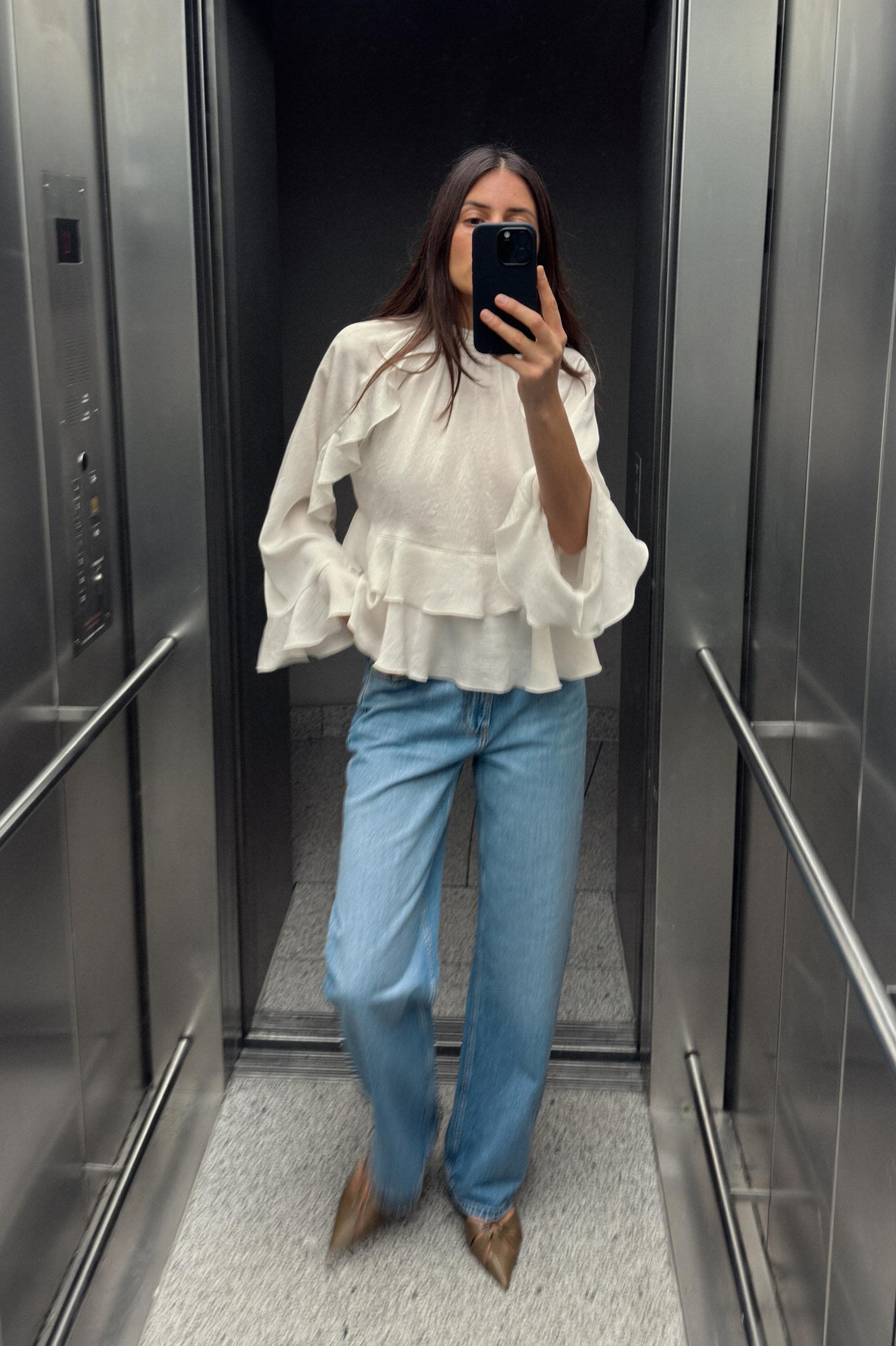 Top WITH RUFFLES