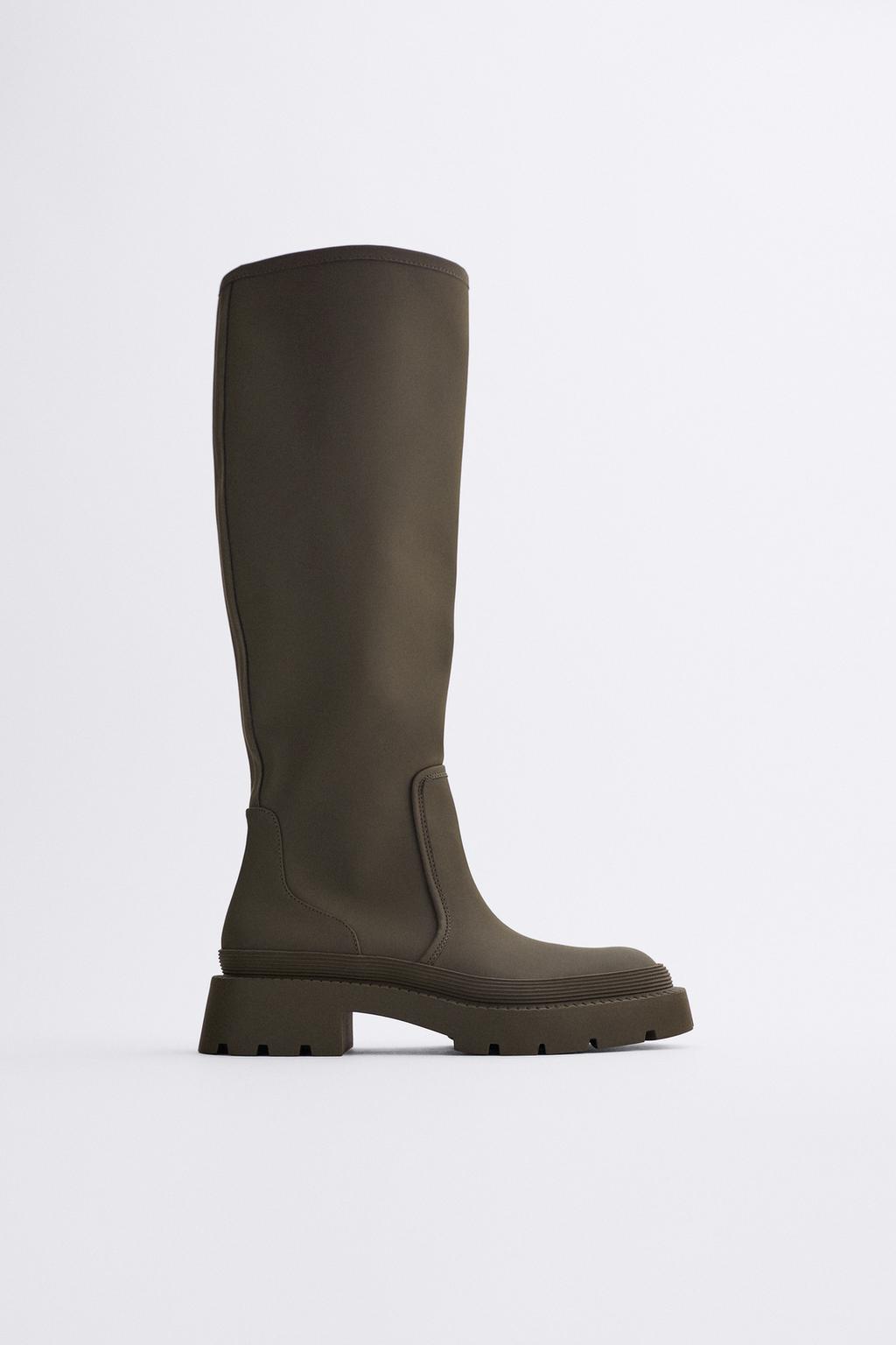Flat rubber boots
