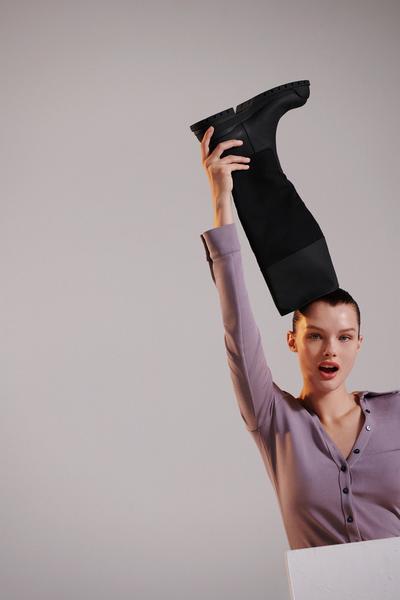 Contrast flat boots