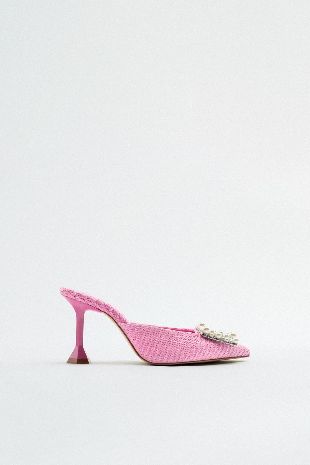 High-heel shoes pearl beads