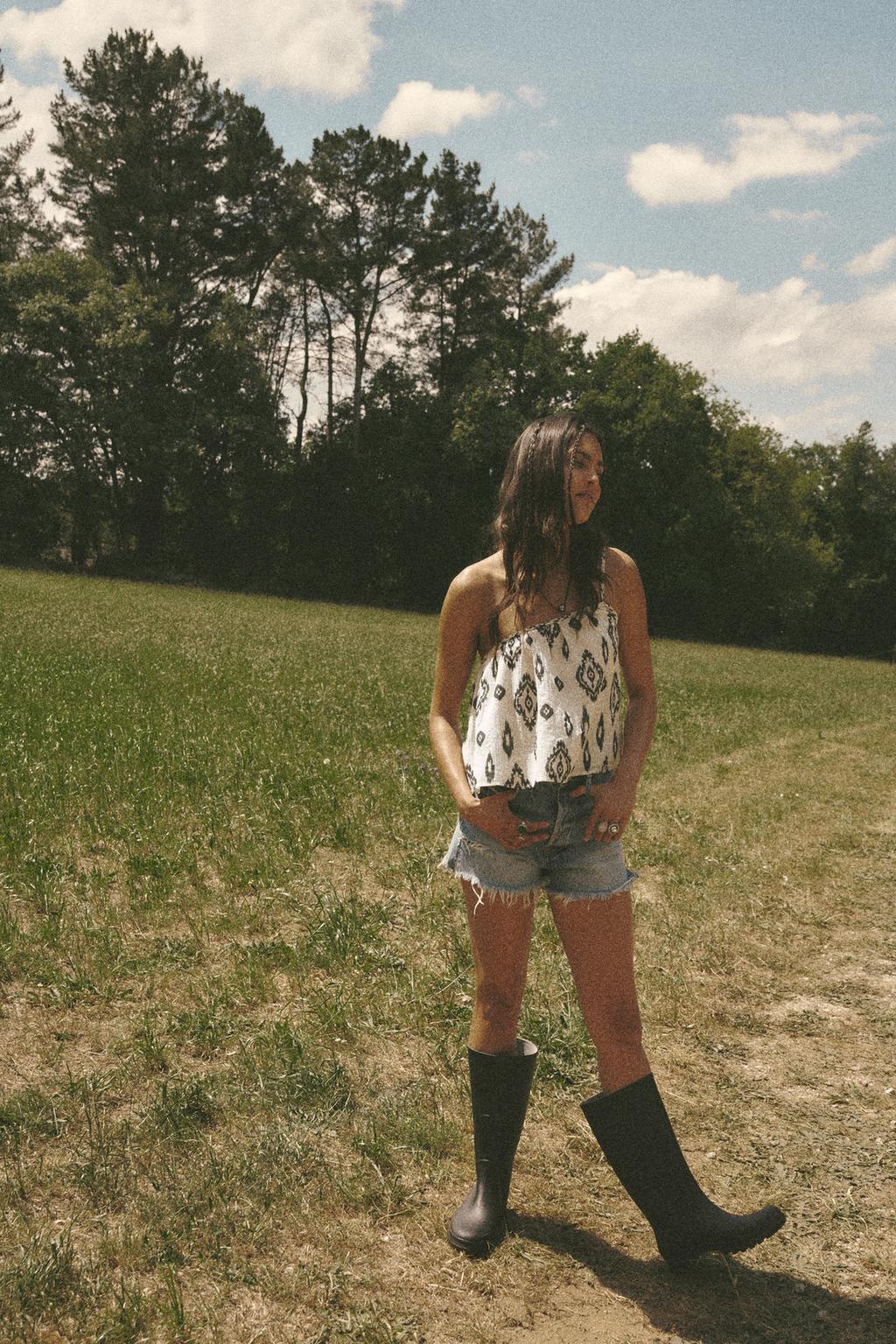 Asymmetrical patterned top