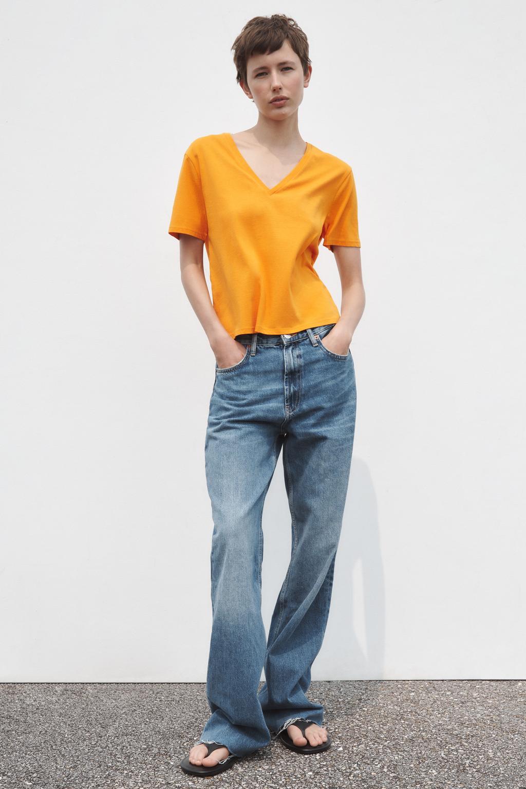 V-neck simple t-shirt