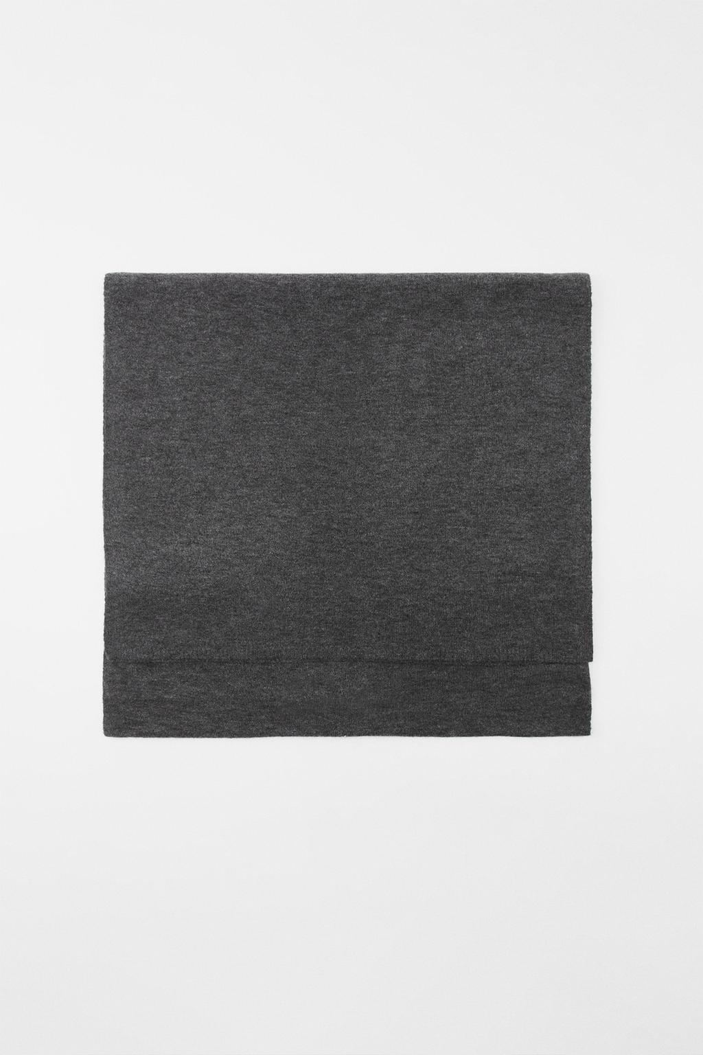 Knit scarf