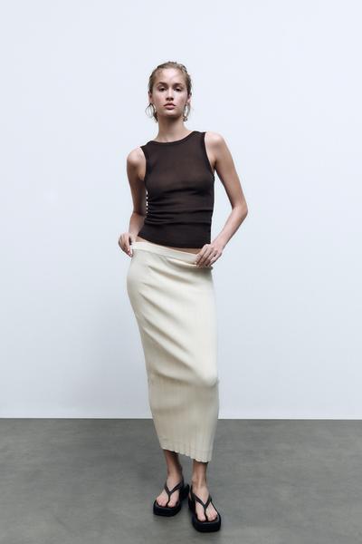 Sleeveless knit top