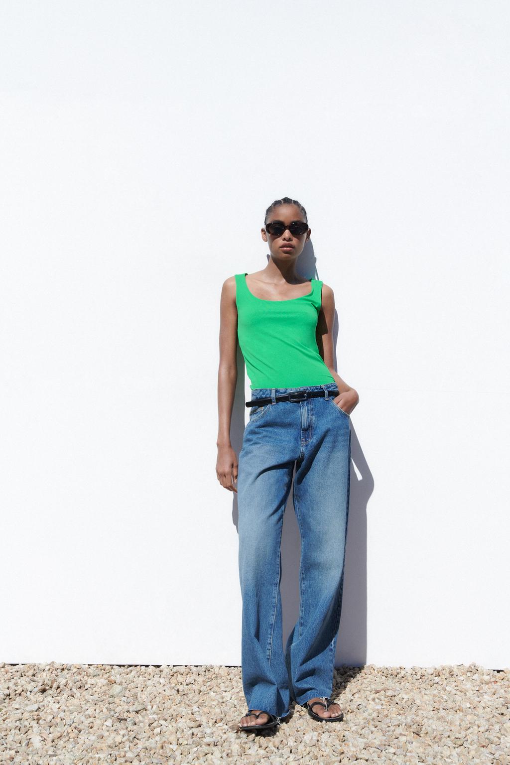 Top with stretch straps