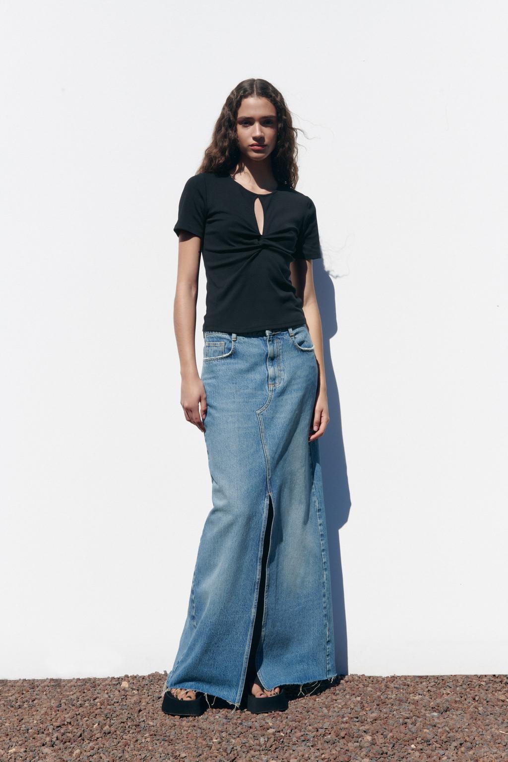 Cut-out knot top